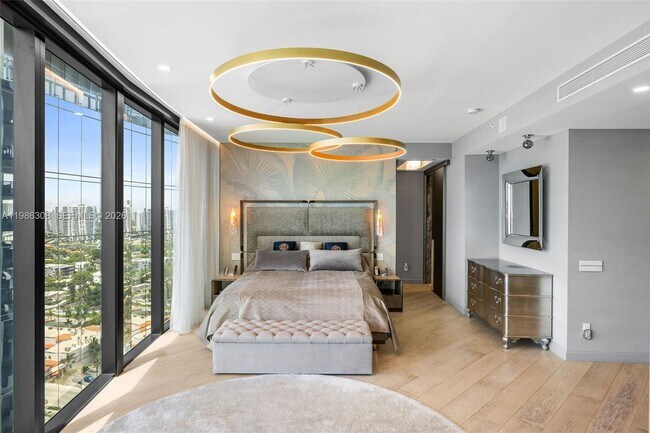 Building Photo - 18555 Collins Ave