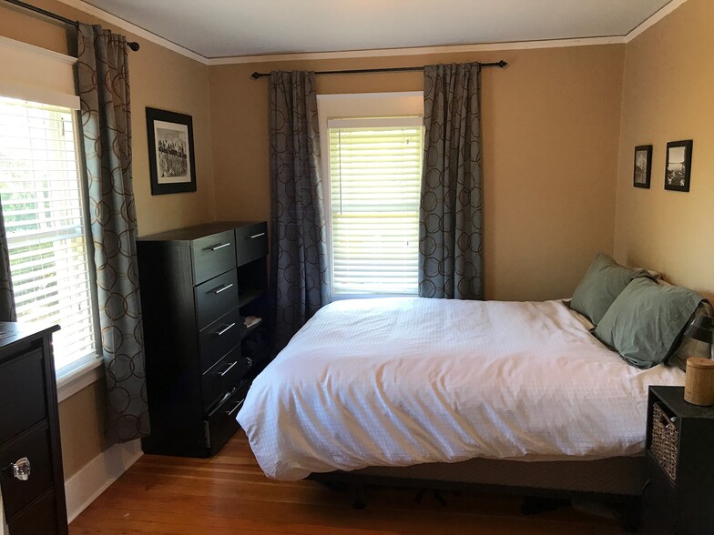 Building Photo - 6005 NE Failing St