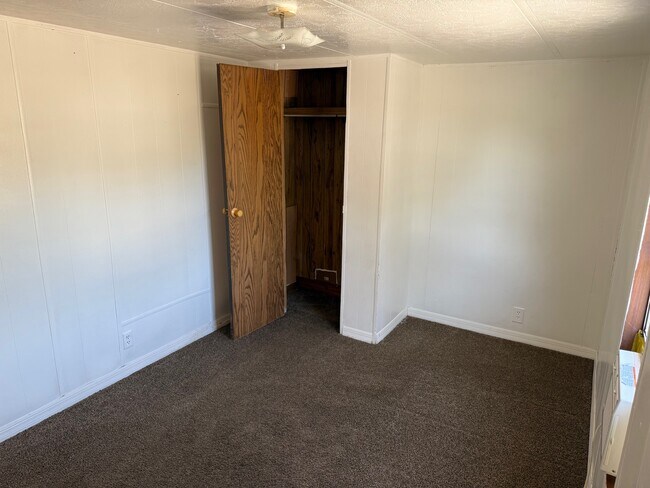 Building Photo - 5554 Lake Buffum Rd