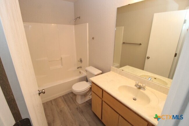 Building Photo - 2704 Edgefield St