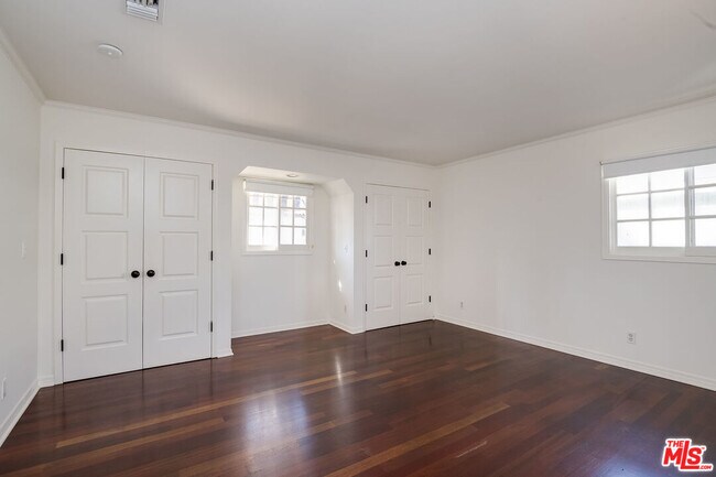 Building Photo - 4419 Clybourn Ave