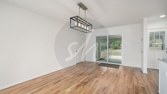 Building Photo - 2518 Fairview Cir