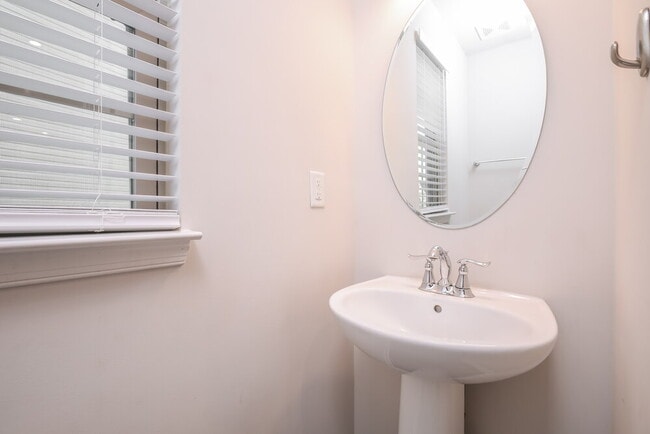 Building Photo - 1728 Ripley Woods St