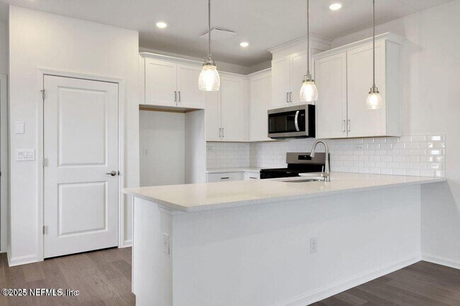 Building Photo - 24 Thurnham Ln