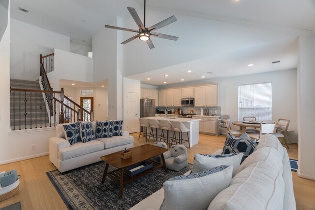 Building Photo - 135 S Rocky Point Cir