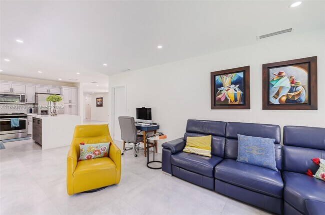 Building Photo - 17460 SW 85th Ave