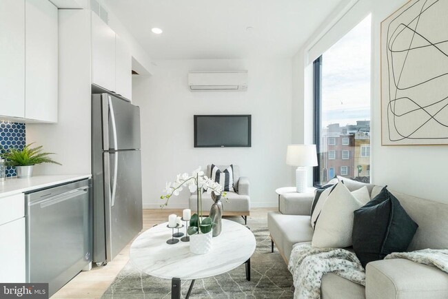 Building Photo - 1131-39 N Front St