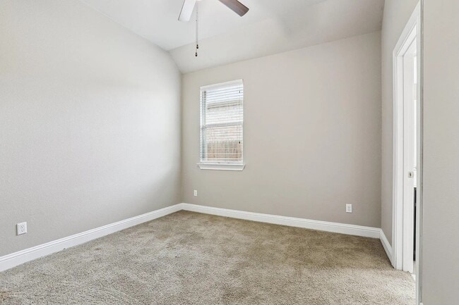 Building Photo - 8804 Vantage Point Dr