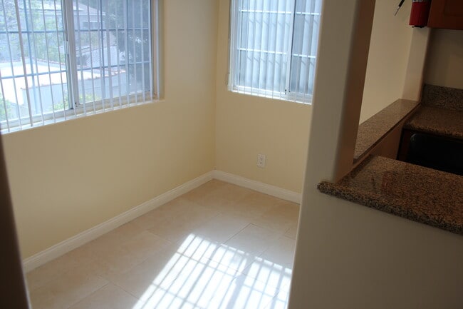 Building Photo - 125 Carr Dr