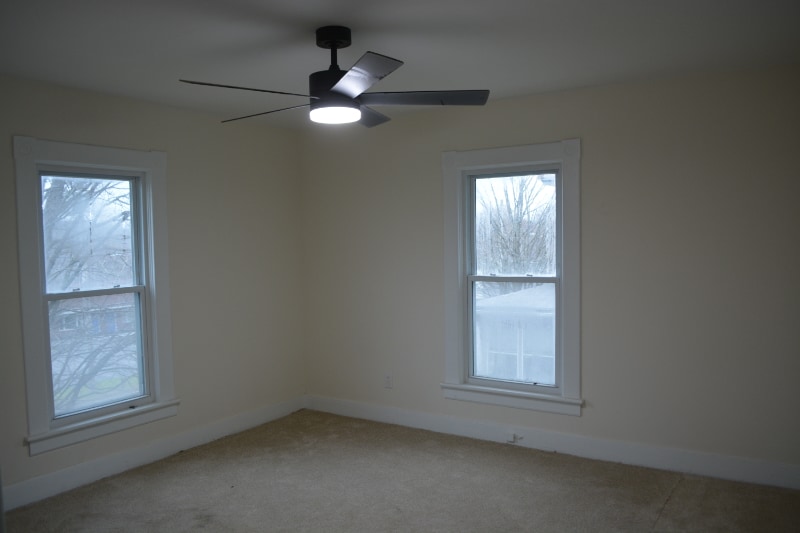 Building Photo - 330 E Main St