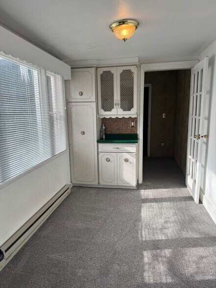 Building Photo - 8026 Ridge Rd