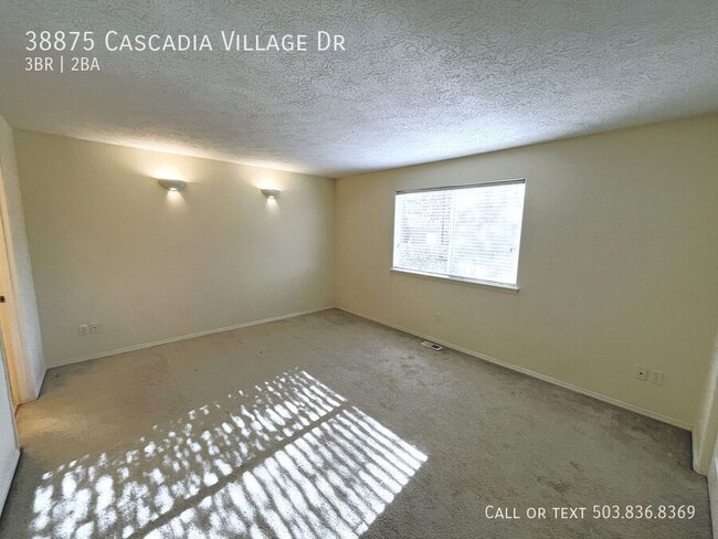 Building Photo - Light and Bright 3 Bedroom 2 Bathroom Home...