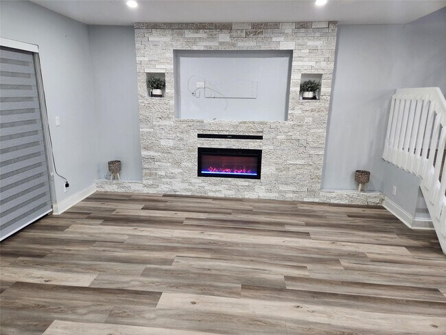 Building Photo - 3667 Carambola Cir N