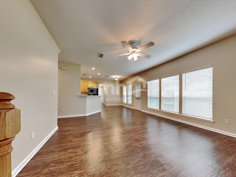 Building Photo - 9146 Prosperity Lake Dr