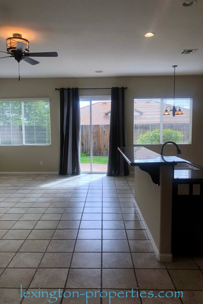 Building Photo - Stunning, 3 Bed, 2 Bath, +Office, Home near Gayaldo Park in Rocklin!