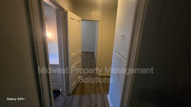 Building Photo - 1422 Central Ave