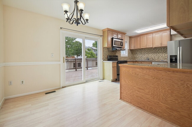 Building Photo - 8266 Amity Cir