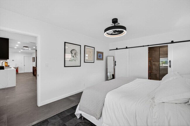 Building Photo - 2720 NE 59th St