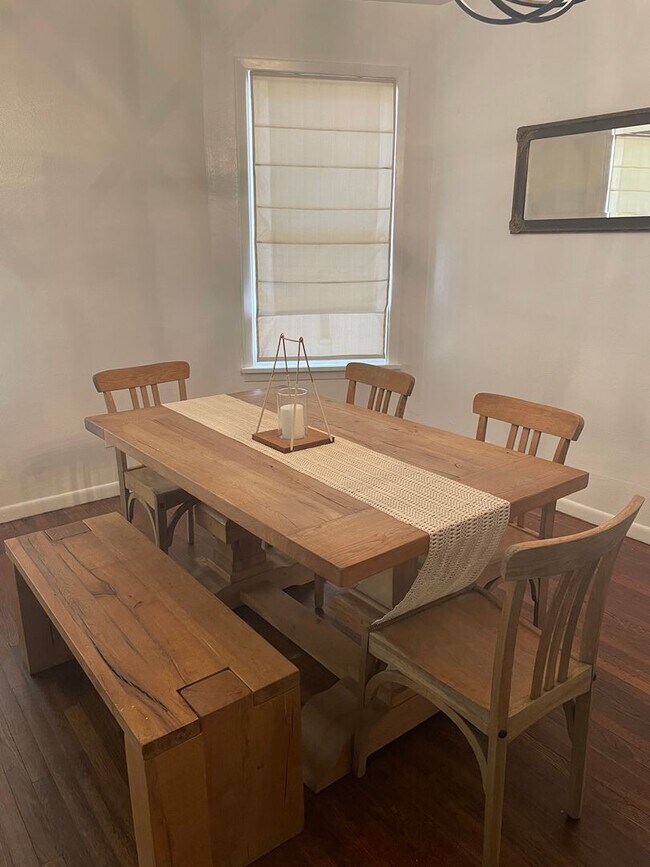 Building Photo - Great short term stay property! Nightly to monthly stays available!!