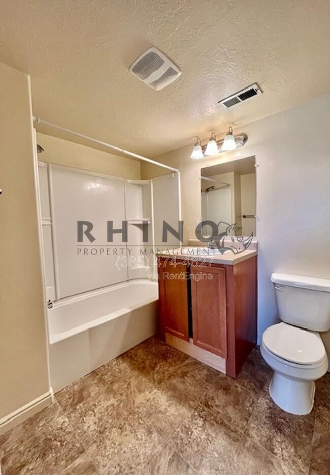 Building Photo - 6941 Village River Ln