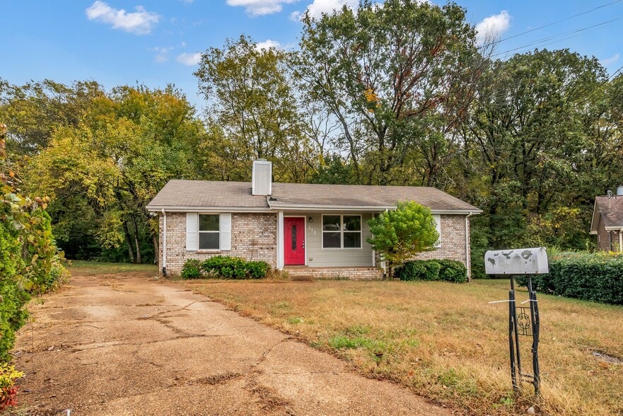 Primary Photo - 212 Trailway Cir