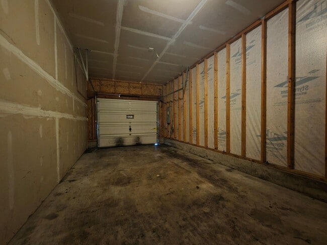 Building Photo - Tired of Apartments? Come Live In This Beauty!!