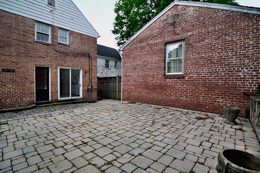 Building Photo - 1600 Foxhall Rd NW
