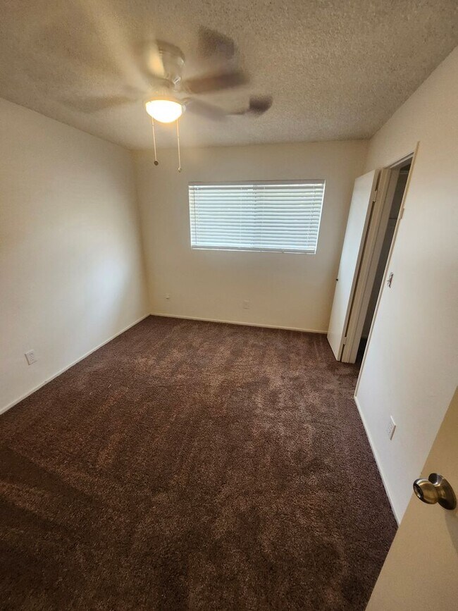 Building Photo - Newly Renovated! Spacious 4-Bed, 2-Bath Ho...