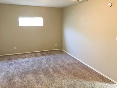 Building Photo - 2750 W Glenrosa Ave