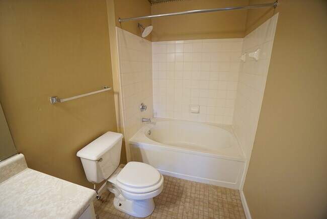 Building Photo - 2-Bed, 2-Bath, Condo with Garage in The Villas Condominiums