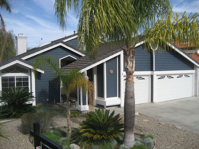 Building Photo - Move-in Special!! Single level view home i...