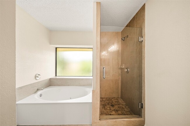 Building Photo - 2206 Greencove Ln
