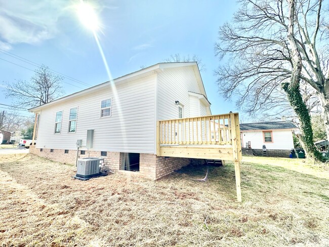 Building Photo - 416 S Confederate Ave