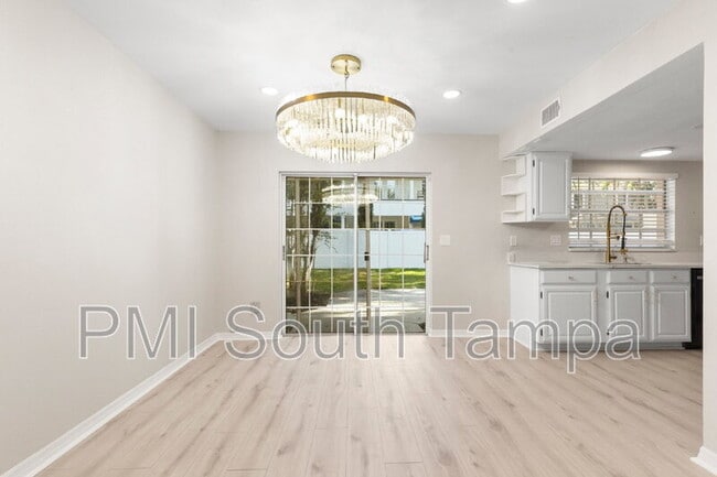 Building Photo - 3110 W Villa Rosa St