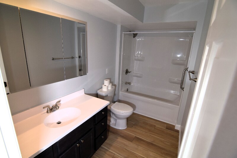 Building Photo - 2105 S 150 W