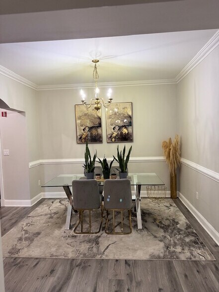 Building Photo - Room in Condo on Peachtree St NE