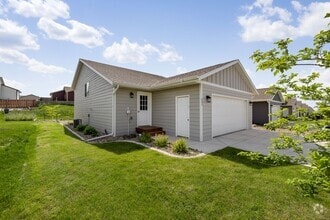 Building Photo - 4 BED | 2 BATH | DOUBLE GARAGE | RAPID VALLEY