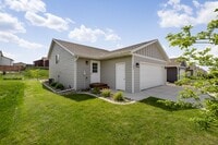 Building Photo - 4 BED | 2 BATH | DOUBLE GARAGE | RAPID VALLEY