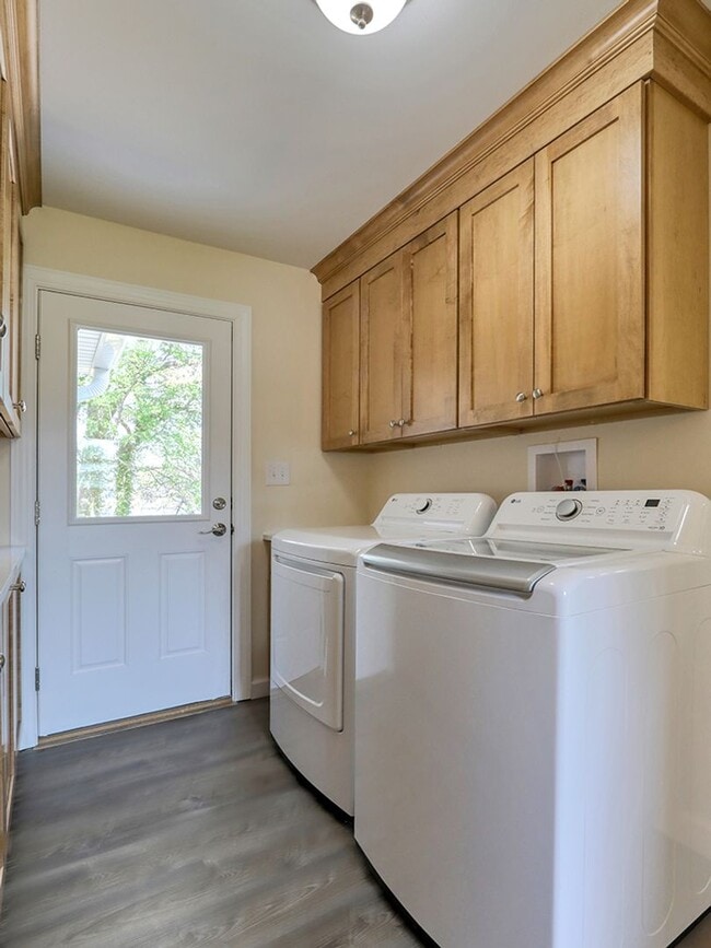 Building Photo - Waterfront Living in Historic Milton! 3-be...