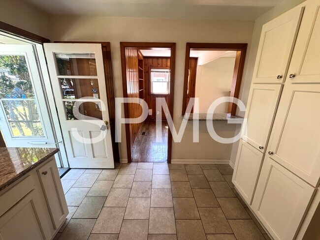 Building Photo - 1603 Alberta Dr