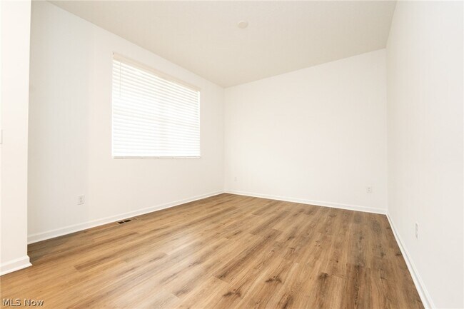 Building Photo - 98 Brewster Dr