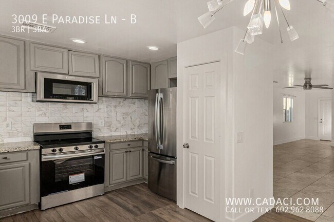 Building Photo - 3009 E Paradise Ln