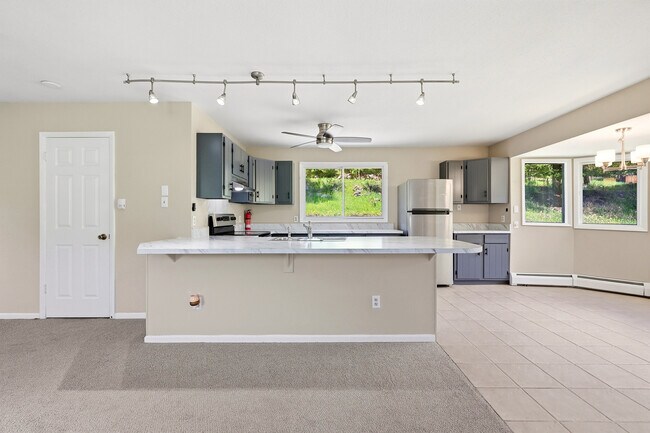 Building Photo - 836 Sleepy Hollow Dr