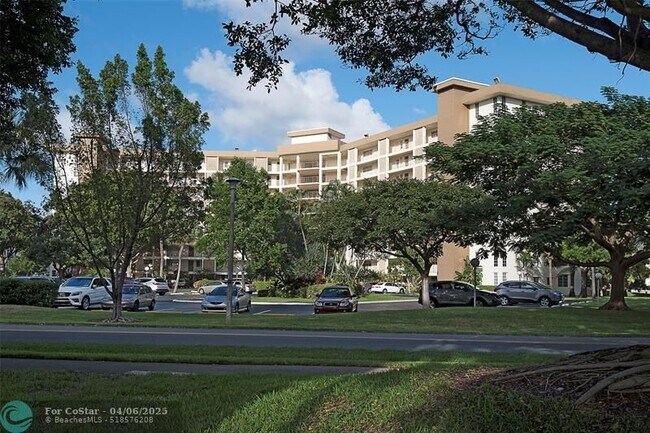 Building Photo - 3051 N Course Dr