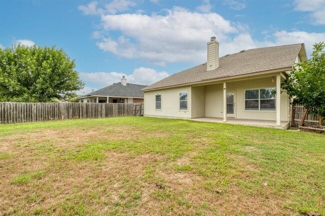 Building Photo - 211 Hanstrom Dr