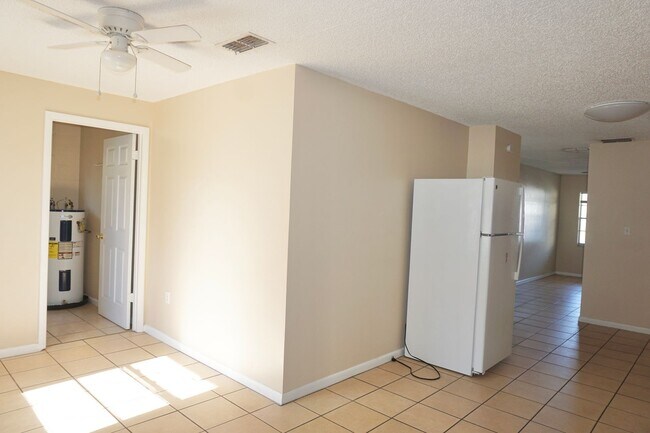 Building Photo - 2571-2575 Elm Ave