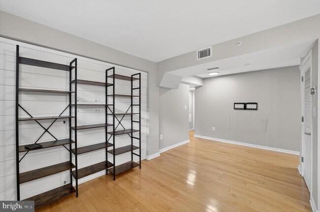 Building Photo - 420 16th St SE