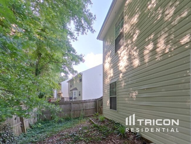 Building Photo - 38 Springbottom Dr SE