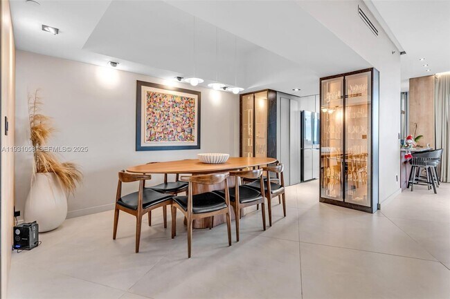 Building Photo - 20281 E Country Club Dr