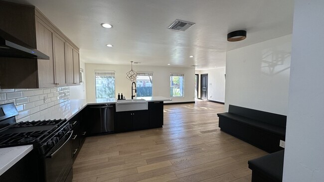 Building Photo - Remodeled Arcadia 3 bedroom